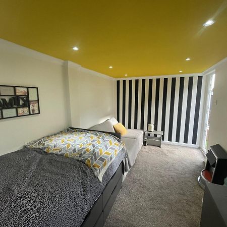 Beautiful Place To Live Near Heathrow Windsor Legoland & Free Parking Onsite Burnham  Extérieur photo